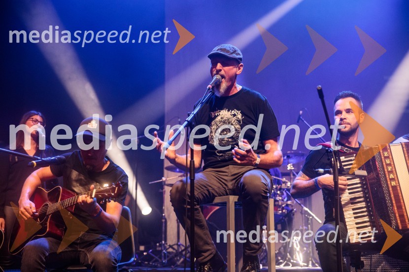  Marko Čuš, skupina Dežurni krivci;  Leon Štrakl, skupina Dežurni krivci;  ... Izštekanih 10, 2022