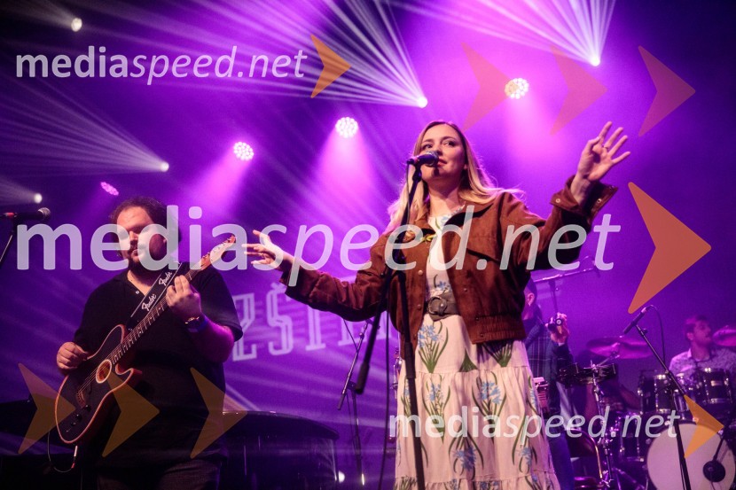  Jan Medle, kitarist, glasbena skupina Tretji kanu;  Anja  Pavlin, pevka, glasbena skupina Tretji kanuIzštekanih 10, 2022