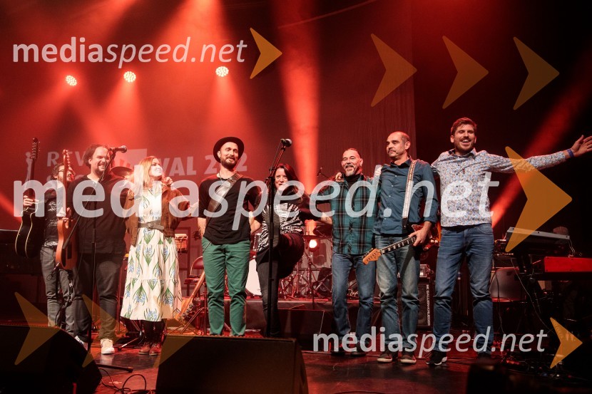  Andrej Barbič Krt, kitarist, glasbena skupina Tretji kanu;  Jan Medle, kitarist, glasbena skupina Tretji kanu;  Anja  Pavlin, pevka, glasbena skupina Tretji kanu;  Dejan Gerbec Radaković, kitarist, glasbena skupina Tretji kanu;  Tina Kachon, pevka;  Primož Malenšek PimpS, glasbena skupina Tretji kanu;  Tomi Perinčič, kitarist, glasbena skupina Tretji kanu;  Žiga Dobravc, bobnar, glasbena skupina Tretji kanuIzštekanih 10, 2022