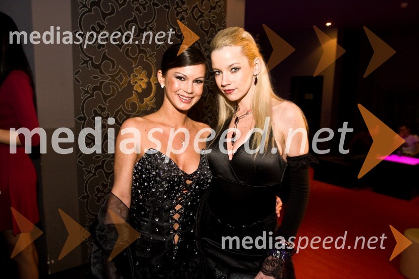 Tamara Popovič, manekenka in Miss Planeta 2008 in Tanja Adamič - Taya, pevka in manekenkaDiamanti, podelitev glasbenih nagrad