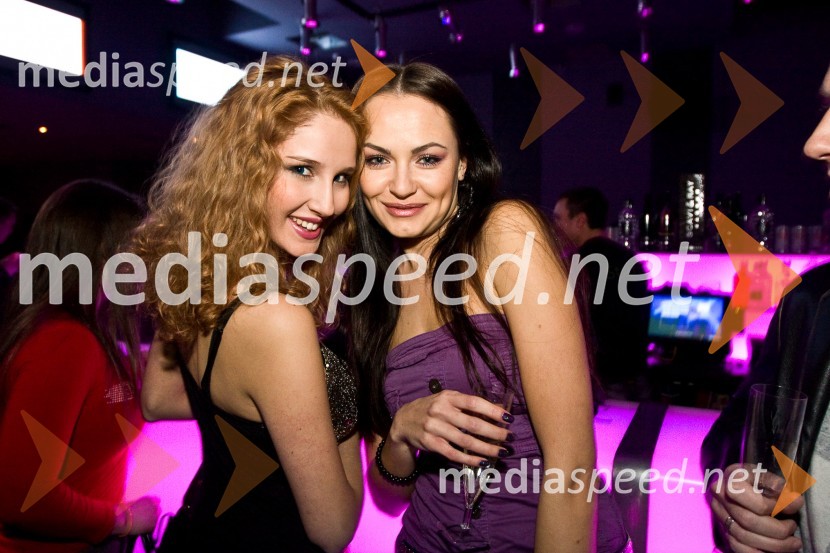 Anamarija Avbelj, manekenka in Miss Universe 2008 in Iryna Osypenko, manekenkaDiamanti, podelitev glasbenih nagrad