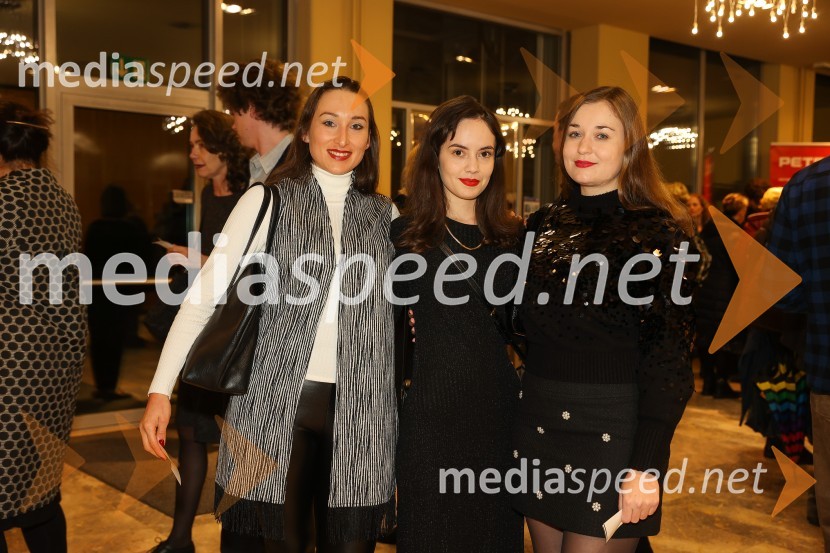  Gaja Višnar, igralka;  Lara Wolf Završnik, igralka;  Nika Korenjak, igralkaNeznanec, premiera v MGL Ljubljana