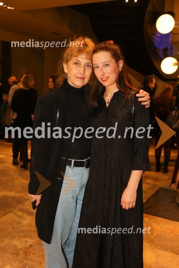  Barbara Hieng Samobor, direktorica in umetniška vodja MGL;  ... Neznanec, premiera v MGL Ljubljana