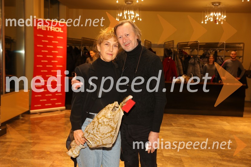  Barbara Hieng Samobor, direktorica in umetniška vodja MGL;  Alojz Svete, igralecNeznanec, premiera v MGL Ljubljana