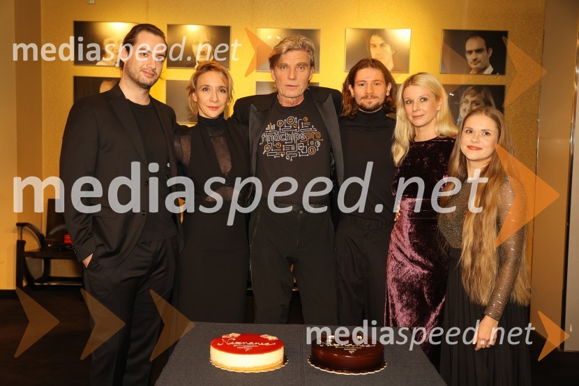  Gal  Oblak, igralec ;  Mojca Funkl, igralka;  Boris  Kerč, igralec;   Filip Štepec, AGRFT;  Tjaša  Železnik, igralka;  Ana Pavlin, igralkaNeznanec, premiera v MGL Ljubljana