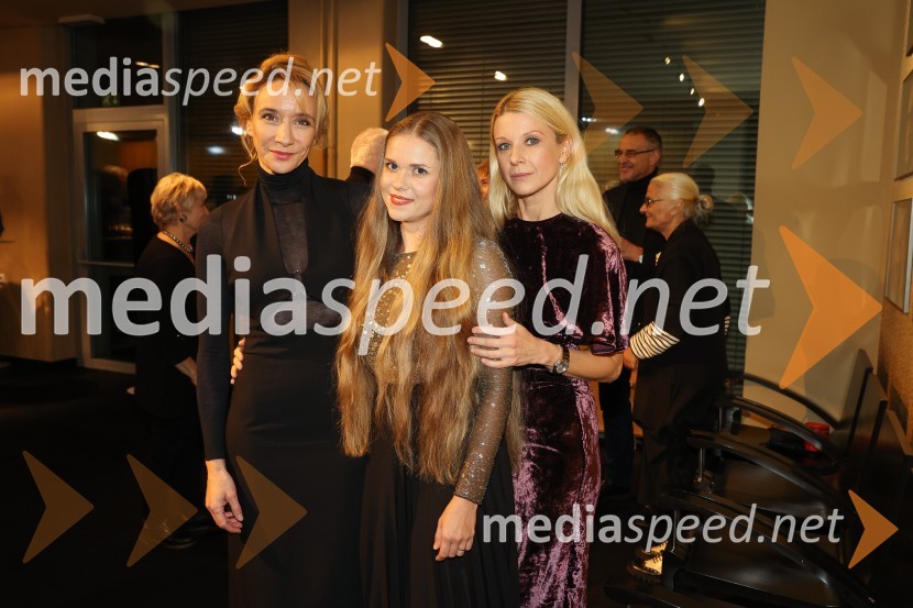  Mojca Funkl, igralka;  Ana Pavlin, igralka;  Tjaša  Železnik, igralkaNeznanec, premiera v MGL Ljubljana