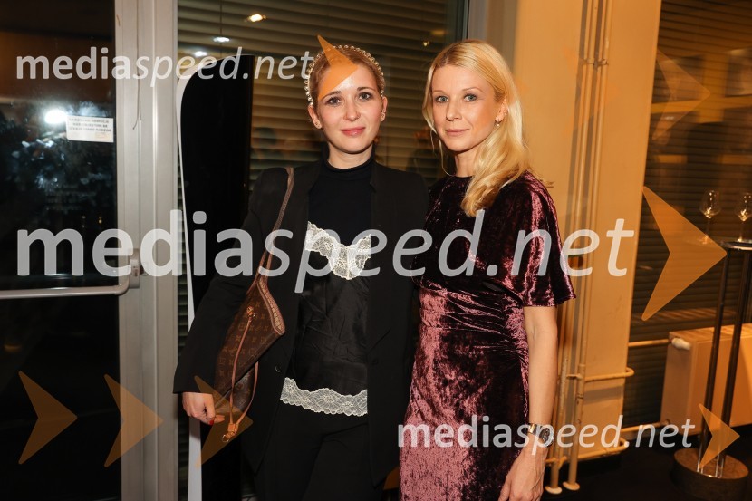  Eva Mahkovic, dramaturginja;  Tjaša  Železnik, igralkaNeznanec, premiera v MGL Ljubljana