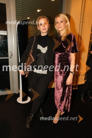  Eva Mahkovic, dramaturginja;  Tjaša  Železnik, igralkaNeznanec, premiera v MGL Ljubljana