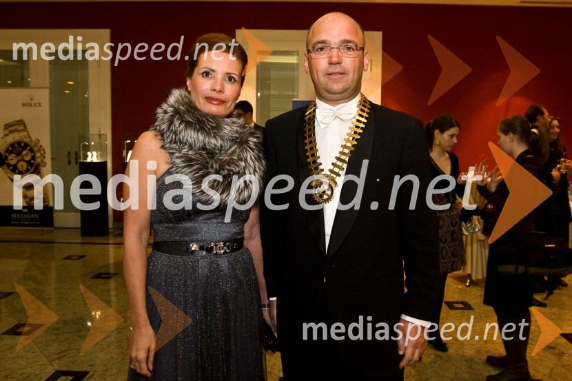 Aleš Jenčič, predsednik Rotary kluba Ljubljana z ženoVeliki rotarijski ples 2009