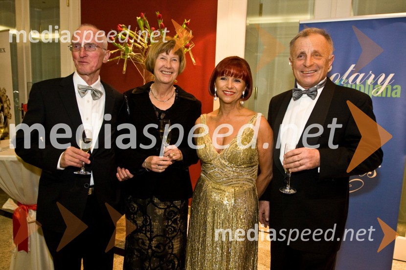 Milan Matos, predsednik uprave Mladinska knjiga Založba (MKZ) in njegova soproga Silva ter Tone Glavan, pomočnik guvernerja za District in soproga Maruša Glavan, direktorico podjetja ManetVeliki rotarijski ples 2009