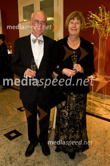 Milan Matos, predsednik uprave Mladinska knjiga Založba (MKZ) in njegova soproga SilvaVeliki rotarijski ples 2009