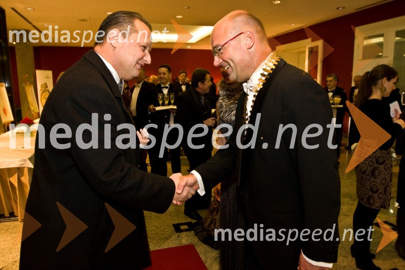 ... in Aleš Jenčič, predsednik Rotary kluba LjubljanaVeliki rotarijski ples 2009