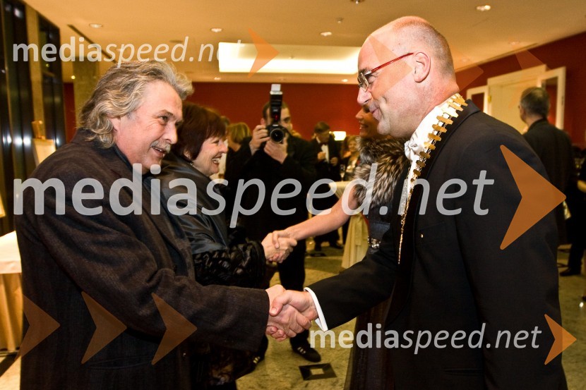 Vladimir Pezdirc, predsednik ocenjevalne komisije za izbor štipendij in bodoči predsednik Rotary kluba Ljubljana in Aleš Jenčič, predsednik Rotary kluba LjubljanaVeliki rotarijski ples 2009