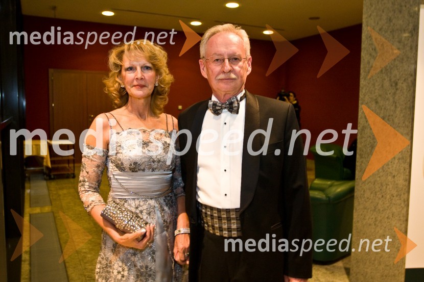 Zlatko Šetinc, predsednik organizacijskega odbora Velikega rotarijskega plesa in glavni in odgovorni urednik Nedeljskega dnevnika in soproga Blanka Šetinc, svetovalka za odnose z javnostmi v Kliničnem centru LjubljanaVeliki rotarijski ples 2009