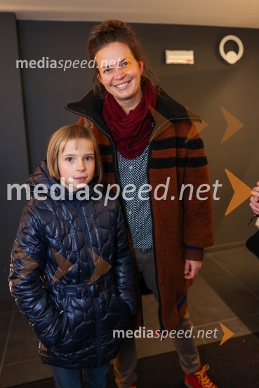  ... ;  Nuša Komplet Peperko, dramaturginjaMala Eli, premiera predstave za najmlajše v SLG Celje