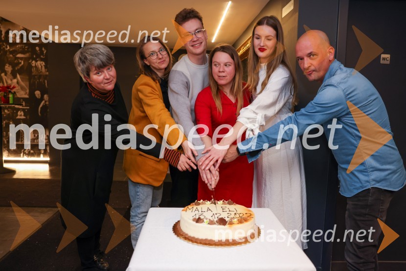  Mojca Redjko, samostojna kulturna delavka;  Živa Čebulj, prevajalka in lektorica;  Žan Brelih Hatunić, igralec;  Mateja Kokol, režiserka;  Lucija Harum, igralka, pevka;  Miha Golob, upravnik in umetniški vodja, SLG CeljeMala Eli, premiera predstave za najmlajše v SLG Celje