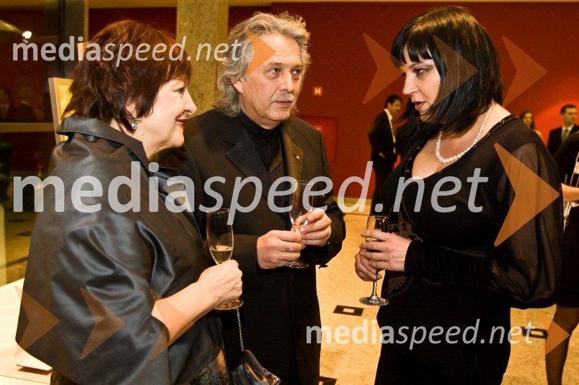 Vladimir Pezdirc, predsednik ocenjevalne komisije za izbor štipendij in bodoči predsednik Rotary kluba Ljubljana s soprogo (levo) in ...Veliki rotarijski ples 2009