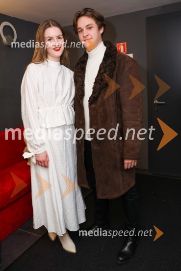  Lucija Harum, igralka, pevka;  Martin Vogrin, glasbenikMala Eli, premiera predstave za najmlajše v SLG Celje