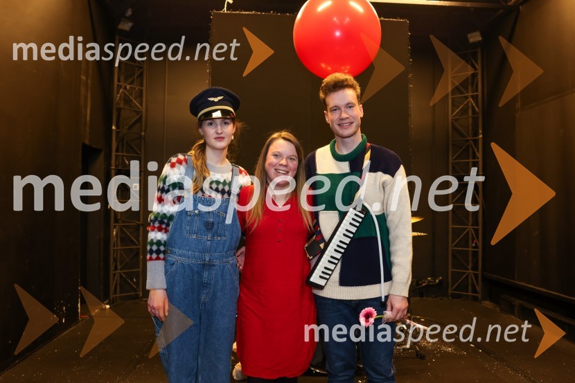  Lucija Harum, igralka, pevka;  Mateja Kokol, režiserka;  Žan Brelih Hatunić, igralecMala Eli, premiera predstave za najmlajše v SLG Celje