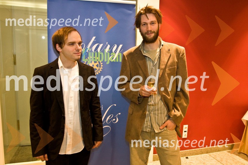 Andraž Kržič, filmar, slikar in glasbenik in Jan Ciglenečki, filozof in germanist, dobitnika štipendije Rotary kluba LjubljanaVeliki rotarijski ples 2009