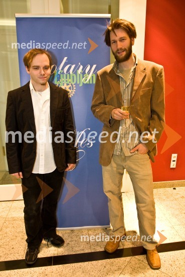 Andraž Kržič, filmar, slikar in glasbenik in Jan Ciglenečki, filozof in germanist, dobitnika štipendije Rotary kluba LjubljanaVeliki rotarijski ples 2009