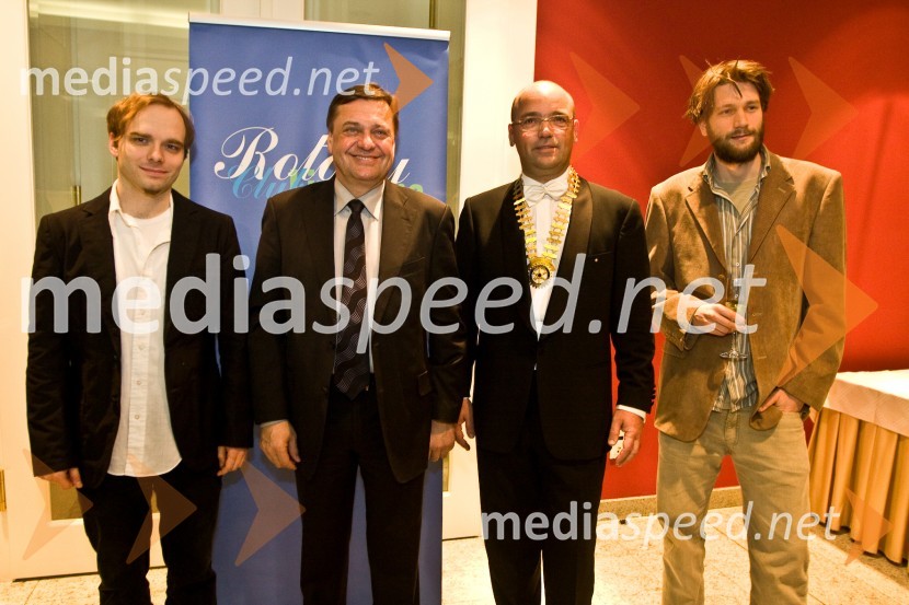 Andraž Kržič, filmar, slikar in glasbenik, dobitnik štipendije Rotary kluba Ljubljana, Zoran Jankovič, župan Ljubljane, Aleš Jenčič, predsednik Rotary kluba Ljubljana in Jan Ciglenečki, filozof in germanist, dobitnik štipendije Rotary kluba LjubljanaVeliki rotarijski ples 2009