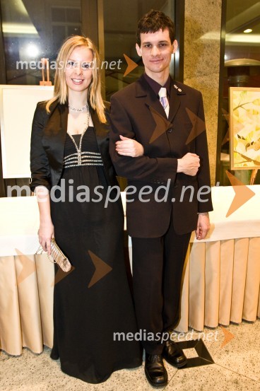 Nika Schenk in Anton Gradišek, predsednik Rotaract kluba Ljubljana v letih 2006/07Veliki rotarijski ples 2009