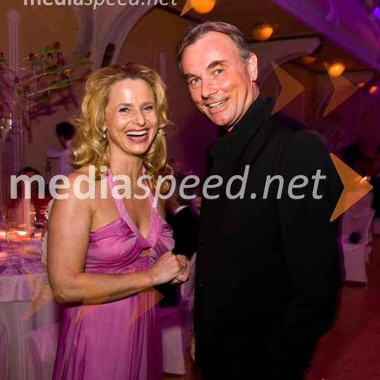 Diana Dimnik, dr. med. in lastnica podjetja Medias in dr. Igor Bartenjev, dermatovenerolog in predsednik Lions kluba LjubljanaVeliki rotarijski ples 2009