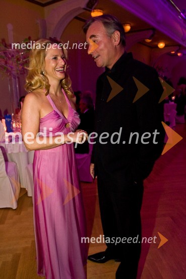 Diana Dimnik, dr. med. in lastnica podjetja Medias in dr. Igor Bartenjev, dermatovenerolog in predsednik Lions kluba LjubljanaVeliki rotarijski ples 2009