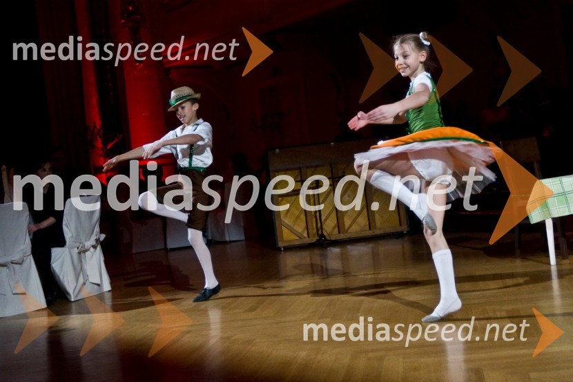 Nastop plesalcev Plesne šole KazinaVeliki rotarijski ples 2009