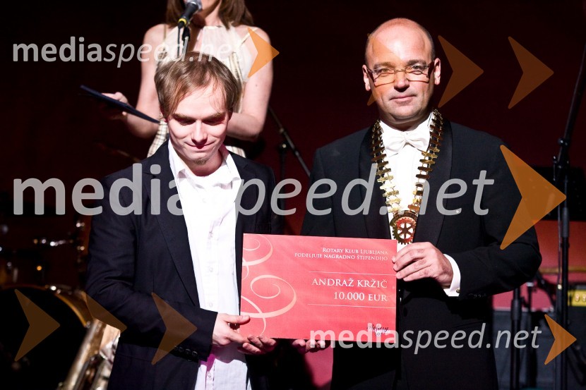 Andraž Kržič, filmar, slikar in glasbenik, dobitnik štipendije Rotary kluba Ljubljana in Aleš Jenčič, predsednik Rotary kluba LjubljanaVeliki rotarijski ples 2009