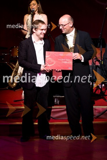 Andraž Kržič, filmar, slikar in glasbenik, dobitnik štipendije Rotary kluba Ljubljana in Aleš Jenčič, predsednik Rotary kluba LjubljanaVeliki rotarijski ples 2009