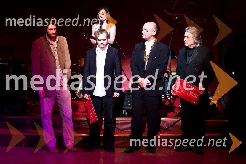 Jan Ciglenečki, filozof in germanist in Andraž Kržič, filmar, slikar in glasbenik, dobitnika štipendije Rotary kluba Ljubljana, Aleš Jenčič, predsednik Rotary kluba Ljubljana in Vladimir Pezdirc, predsednik ocenjevalne komisije za izbor štipendij in bodoči predsednik Rotary kluba LjubljanaVeliki rotarijski ples 2009