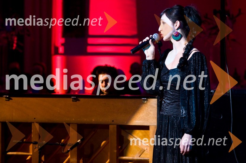 Jadranka Juras, pevka in Gal Gjurin, glasbenikVeliki rotarijski ples 2009