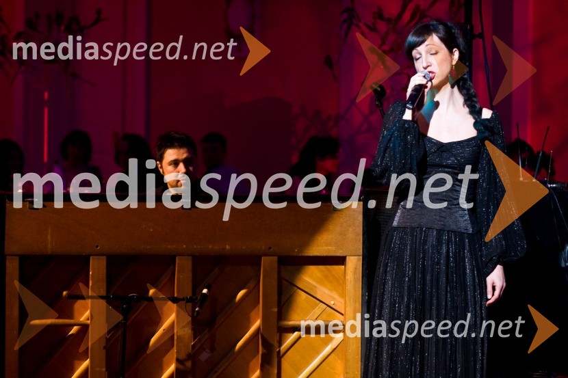 Jadranka Juras, pevka in Gal Gjurin, glasbenikVeliki rotarijski ples 2009