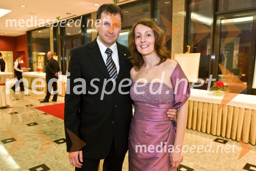 Emil Marinšek, direktor podjetja Maremico in lastnik blagovne znamke Lectus s soprogoVeliki rotarijski ples 2009