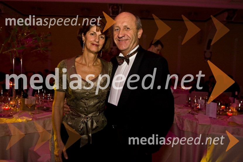 Branko Pavlin, predsednik uprave časopisne hiše Dnevnik in soproga MojcaVeliki rotarijski ples 2009