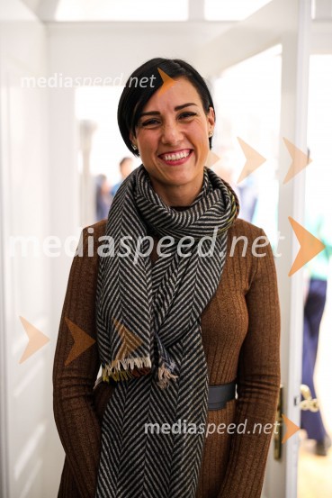  Zala Andrina Razinger, sekretariat, Slovenski konzularni zborOdprtje razstave Neznosna lahkost bivanja v Galeriji Miklova hiša