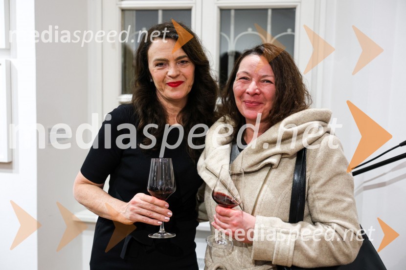  Tajda Lekše, voditeljica;  ... Odprtje razstave Neznosna lahkost bivanja v Galeriji Miklova hiša