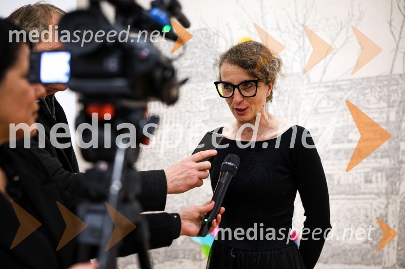  Polona Lovšin, vodja komunikacij, Riko d.o.o.Odprtje razstave Neznosna lahkost bivanja v Galeriji Miklova hiša