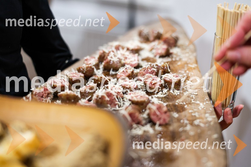 Odprtje razstave Neznosna lahkost bivanja v Galeriji Miklova hiša