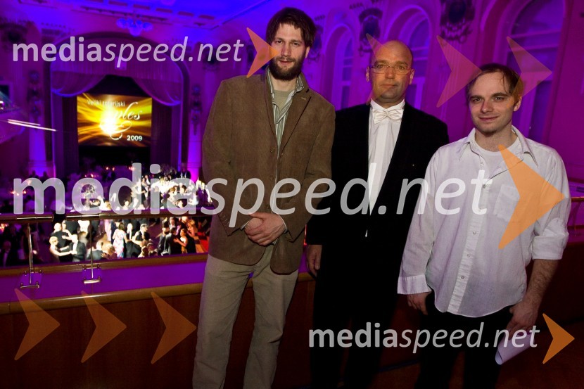 Jan Ciglenečki, filozof in germanist in Andraž Kržič, filmar, slikar in glasbenik, dobitnika štipendije Rotary kluba Ljubljana in Aleš Jenčič predsednik Rotary kluba LjubljanaVeliki rotarijski ples 2009