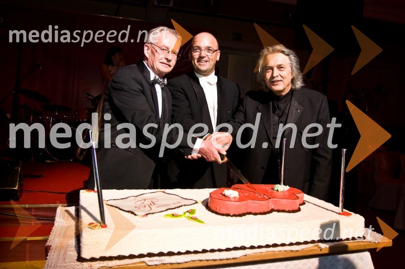 Zlatko Šetinc, predsednik organizacijskega odbora Velikega rotarijskega plesa in glavni in odgovorni urednik Nedeljskega dnevnika, Aleš Jenčič, predsednik Rotary kluba Ljubljana in Vladimir Pezdirc, predsednik ocenjevalne komisije za izbor štipendij in bodoči predsednik Rotary kluba LjubljanaVeliki rotarijski ples 2009