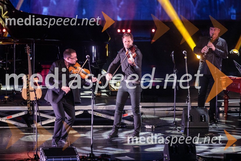  Iztok Cergol, glasbenik;  Samo Budna, glasbenik;  ... Vlado Kreslin: Vse se da, tradicionalni koncert v Cankarjevem domu