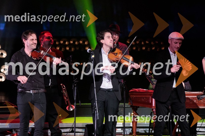  Samo Budna, glasbenik;  Matija Krečič, violinist in skadatelj, Momento Cigano;  Metod Banko, pevec, kitarist, Momento CiganoVlado Kreslin: Vse se da, tradicionalni koncert v Cankarjevem domu