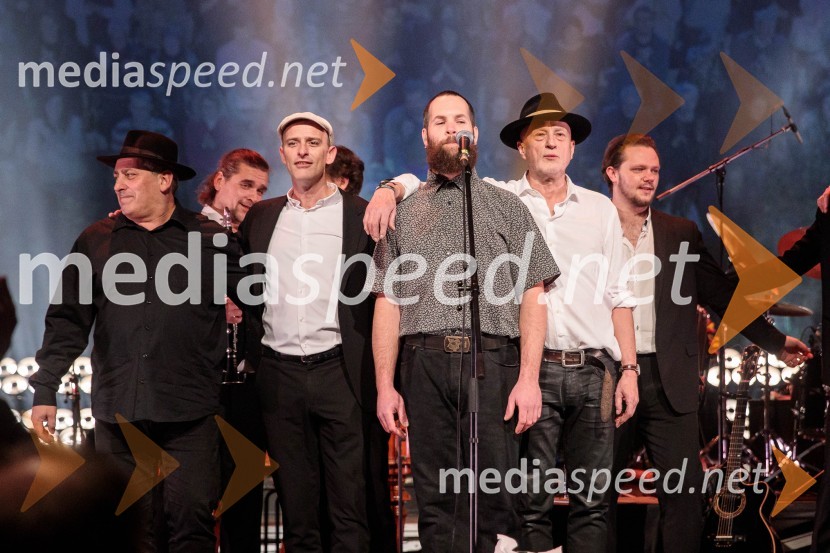  ... ;  Metod Banko, pevec, kitarist, Momento Cigano;  Luka Ovsec, tolkala;  Vlado Kreslin, glasbenik;  Jošt Lampret, glasbenik, Momento CiganoVlado Kreslin: Vse se da, tradicionalni koncert v Cankarjevem domu