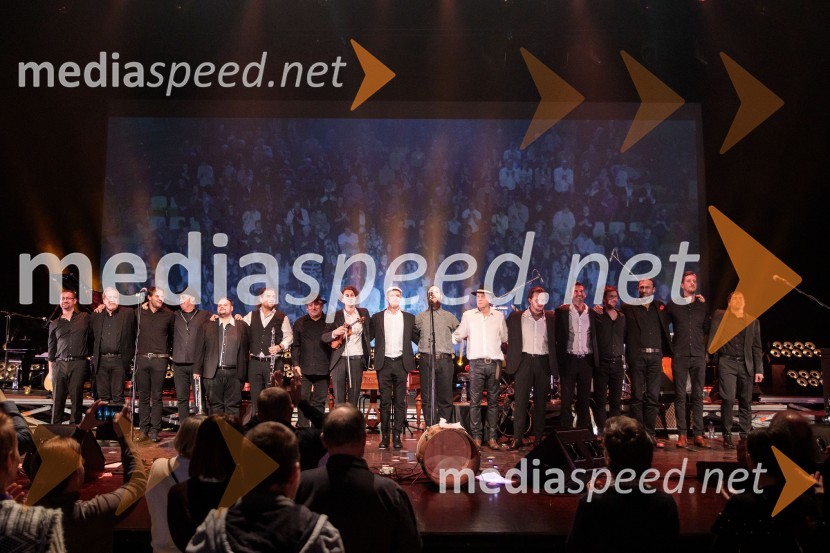  Iztok Cergol, glasbenik;  Miša Mileta Grujić, pianist;  Samo Budna, glasbenik;  ... ;  ... ;  Matej Kužel, glasbenik, Momento Cigano;  ... ;  Matija Krečič, violinist in skadatelj, Momento Cigano;  Metod Banko, pevec, kitarist, Momento Cigano;  Luka Ovsec, tolkala;  Vlado Kreslin, glasbenik;  Jošt Lampret, glasbenik, Momento Cigano;  Teo Collori, glasbenik, Momento Cigano;  Gašper Peršl, glasbenik;  ... ;  Matej Sušnik, King Foo, basist;  ... Vlado Kreslin: Vse se da, tradicionalni koncert v Cankarjevem domu