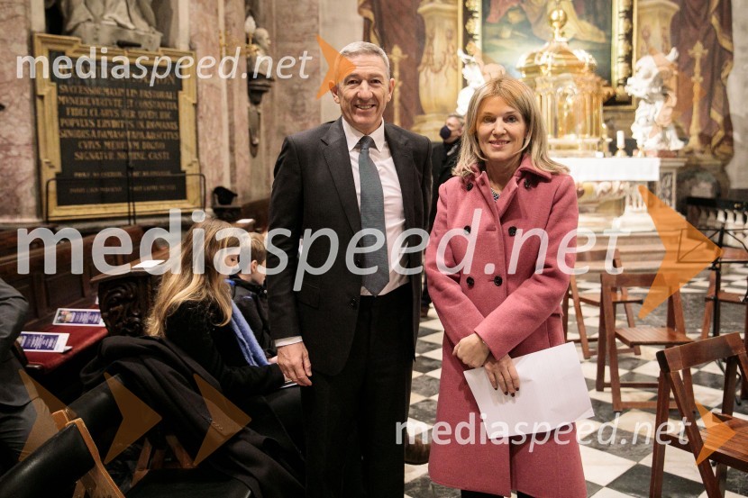  Steve Sadler, glavni finančni direktor, Yattendon Group Plc;  Barbara Uranjek, direktorica, Britansko-slovenska gospodarska zbornicaSlavnostni božični koncert Slovenskega in Britanskega parlamentarnega zbora