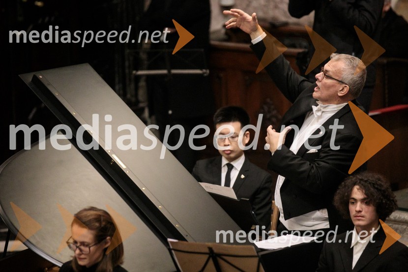  Simon Over, dirigentSlavnostni božični koncert Slovenskega in Britanskega parlamentarnega zbora