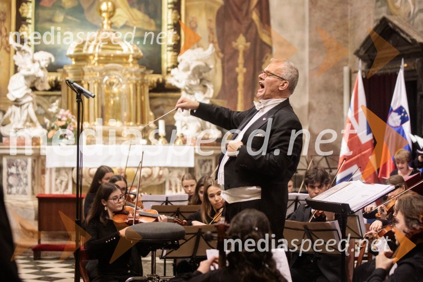  Simon Over, dirigentSlavnostni božični koncert Slovenskega in Britanskega parlamentarnega zbora